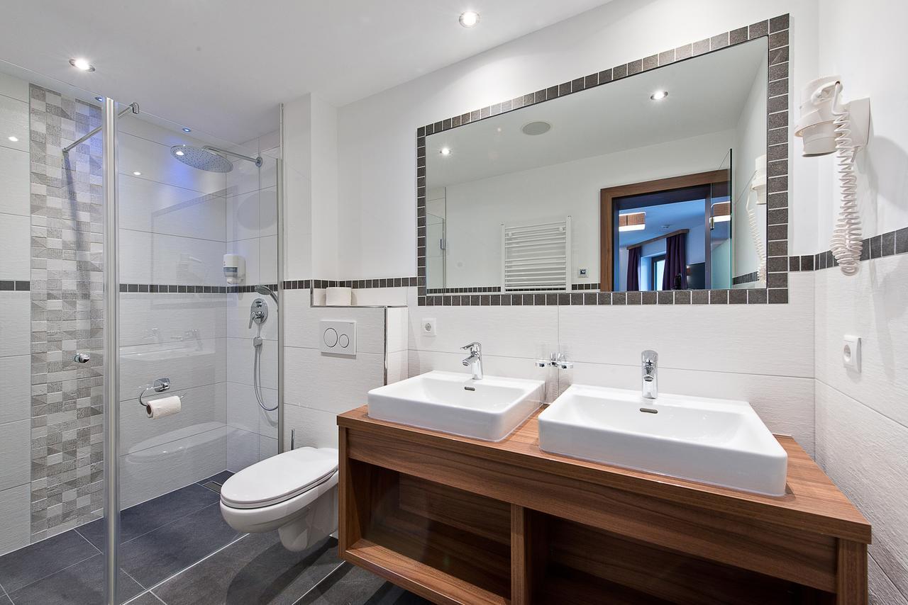 צל אם צילר Hotel Neuwirt מראה חיצוני תמונה